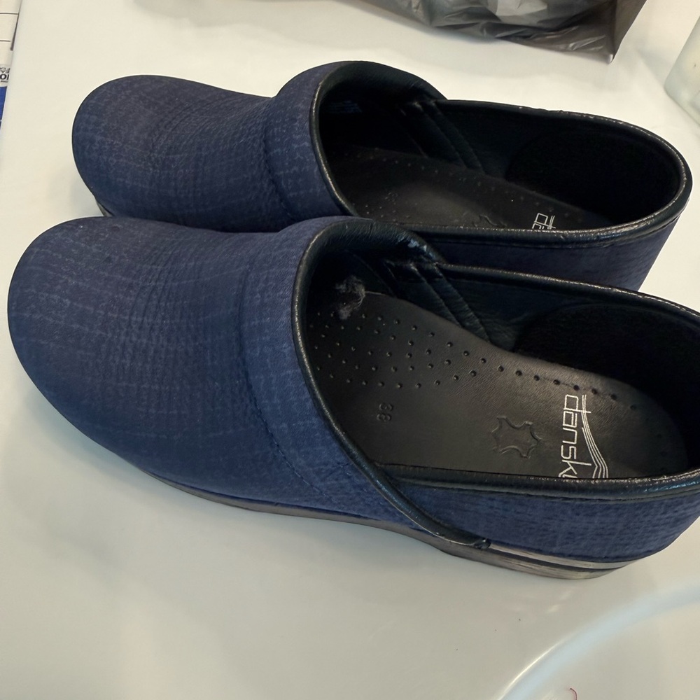 Size 38 blue dansko great condition
